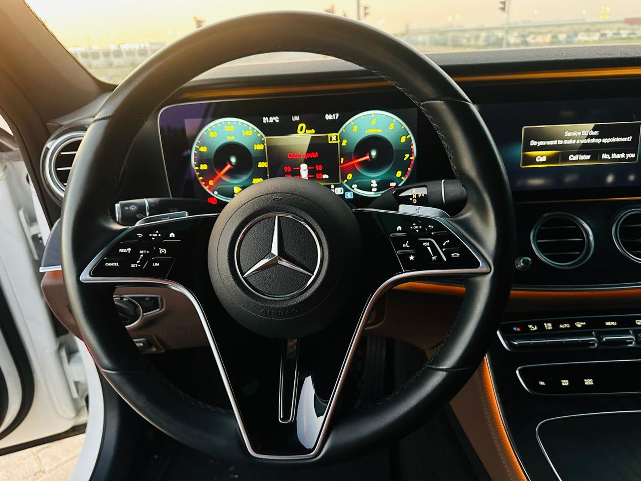 Mercedes-Benz E300 Premium + 2.0L