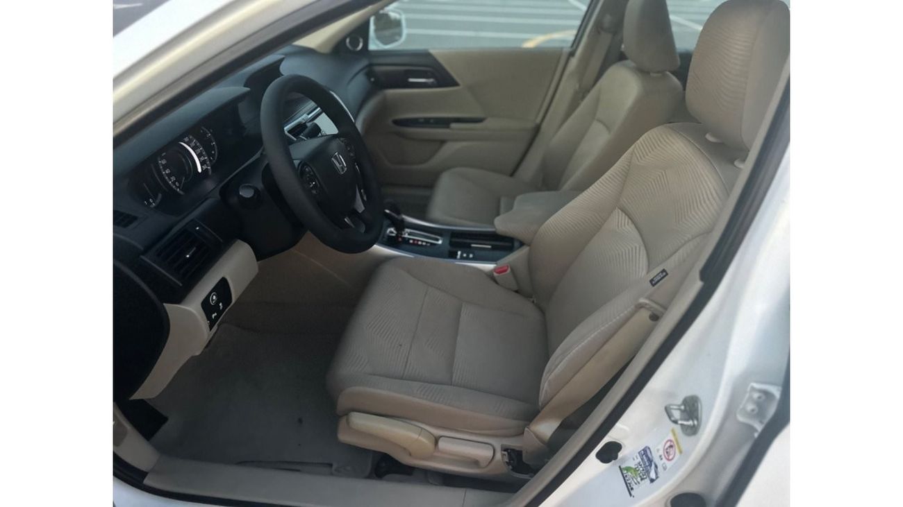 هوندا أكورد LX موديل 2016 خليجي فل مواصفات فتحه حاله ممتازه من الدآخل والخارج مالك واحد من الوكاله بدون اي مشاكل