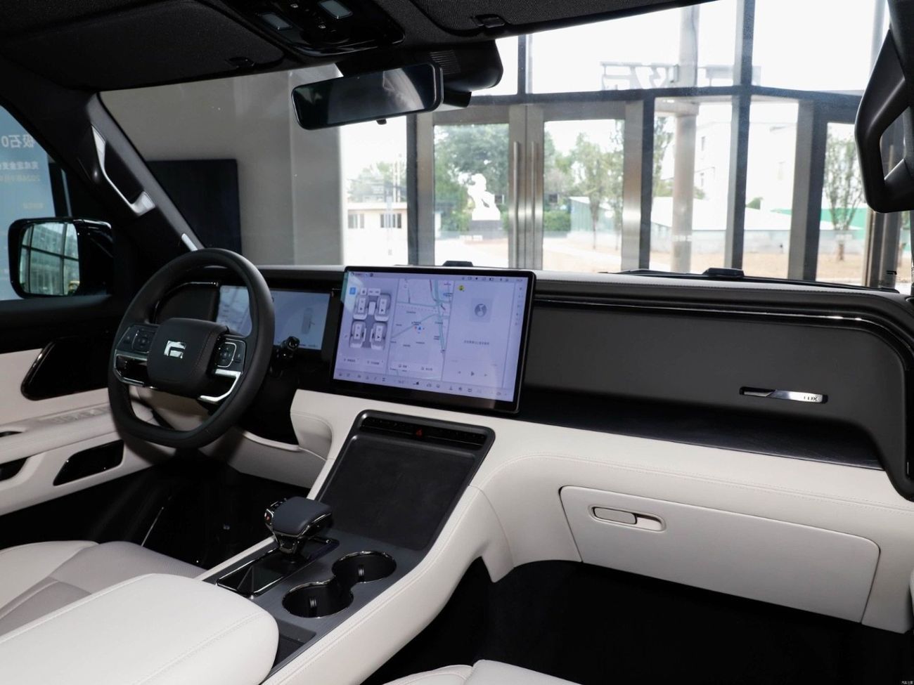 ROX 01 ROX01 2025 – Long Range, 6-Seater VIP Edition with kitchen