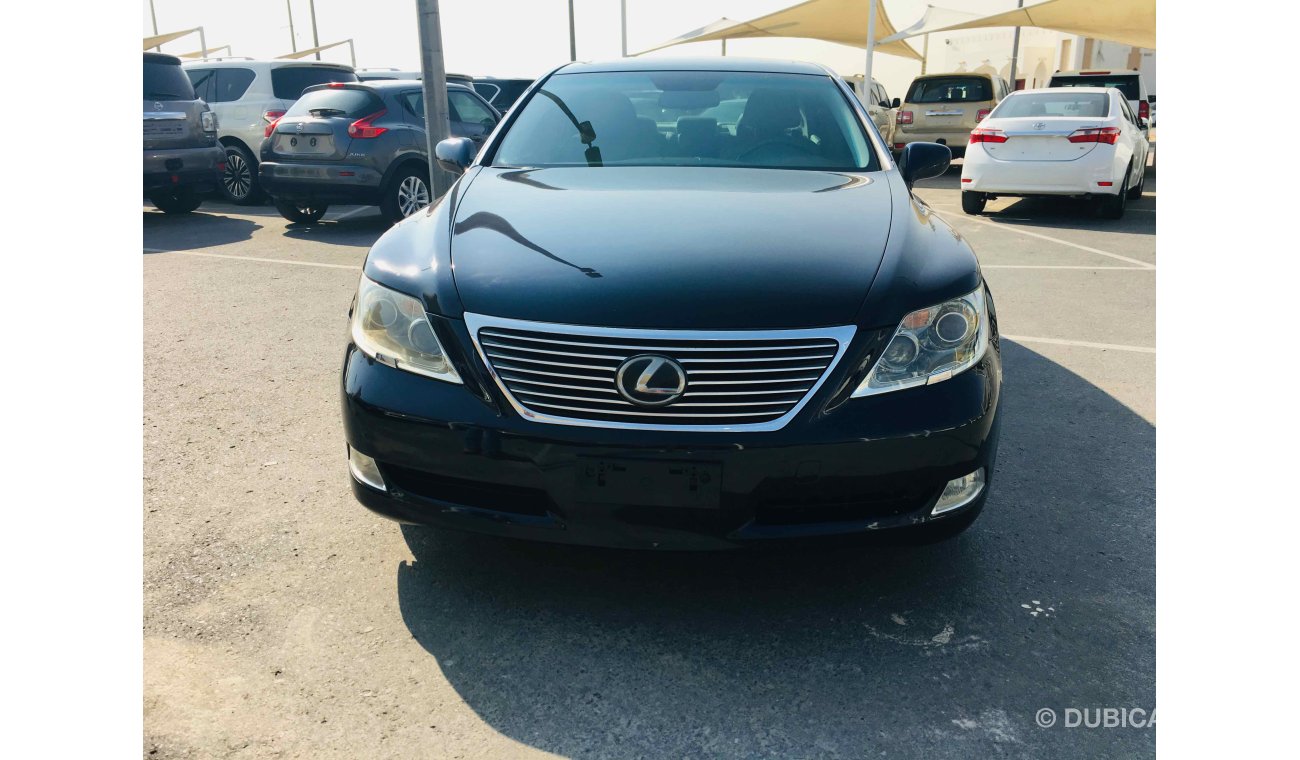 Lexus LS460 سياره نظيفه جدا بدون حوادث بحاله ممتاذه