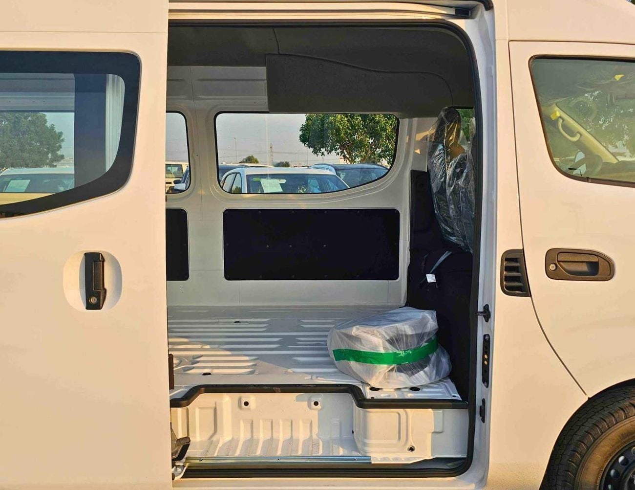 نيسان أورفان HIGHROOF | M/T | PANEL VAN | 2.5L V4 PETROL | FRONT COOLER (CODE#NHURPP)