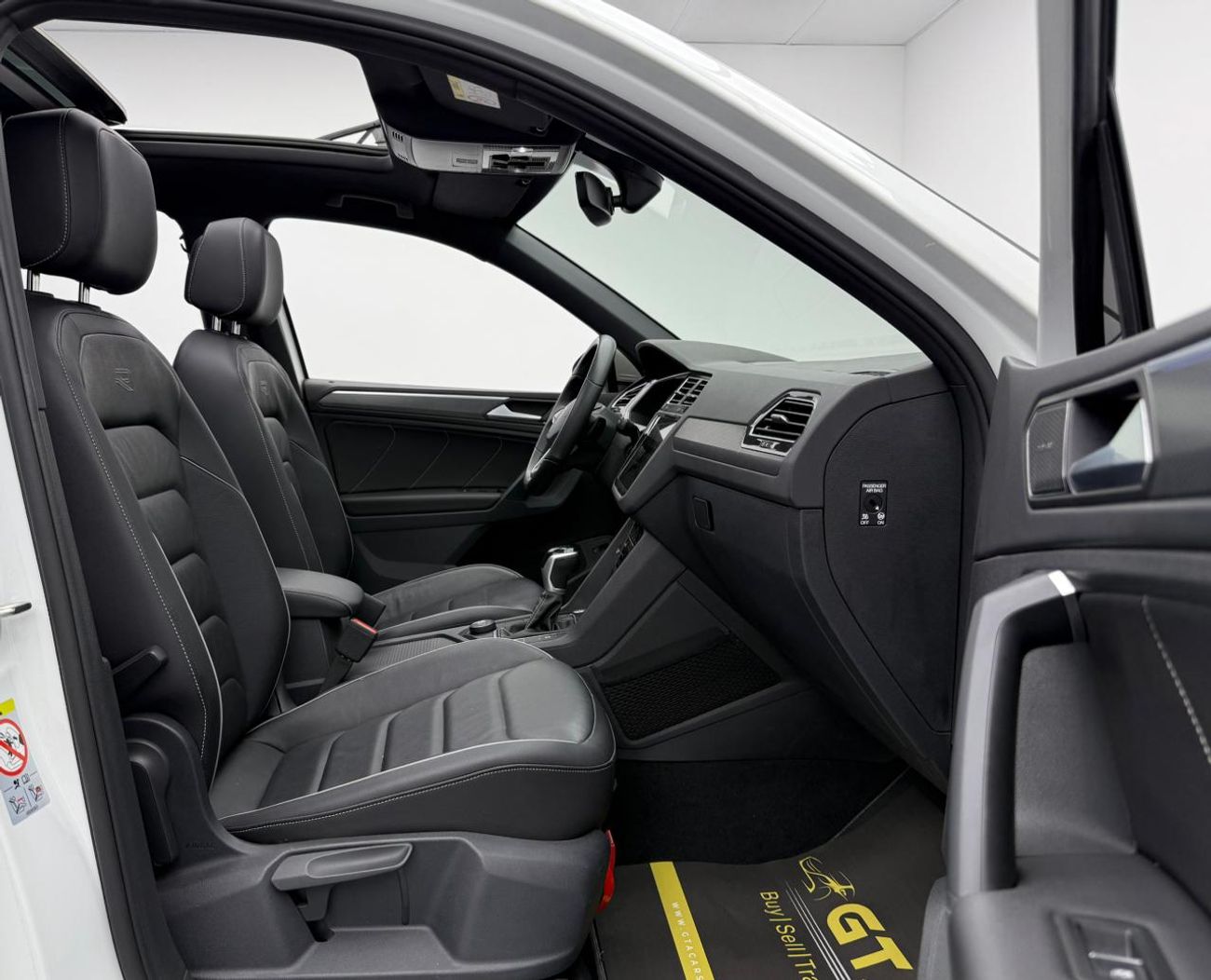 فولكس واجن تيجوان 2024 Volkswagen Tiguan R-Line, 2026 Volkswagen Warranty + Service Pack, Very Low Km, GCC