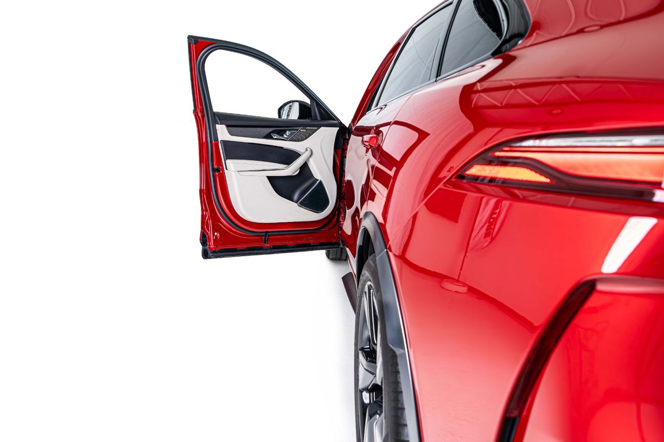 جاكوار F بيس SVR 5.0L