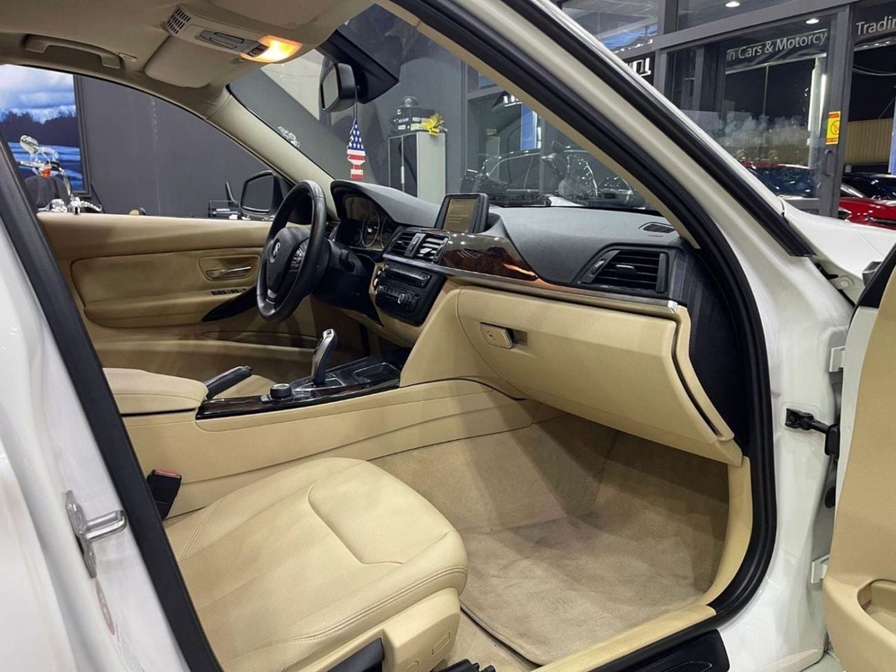 بي أم دبليو 320 FULL OPTIONS Exclusive 2.0L BMW 3 Series 320 2014