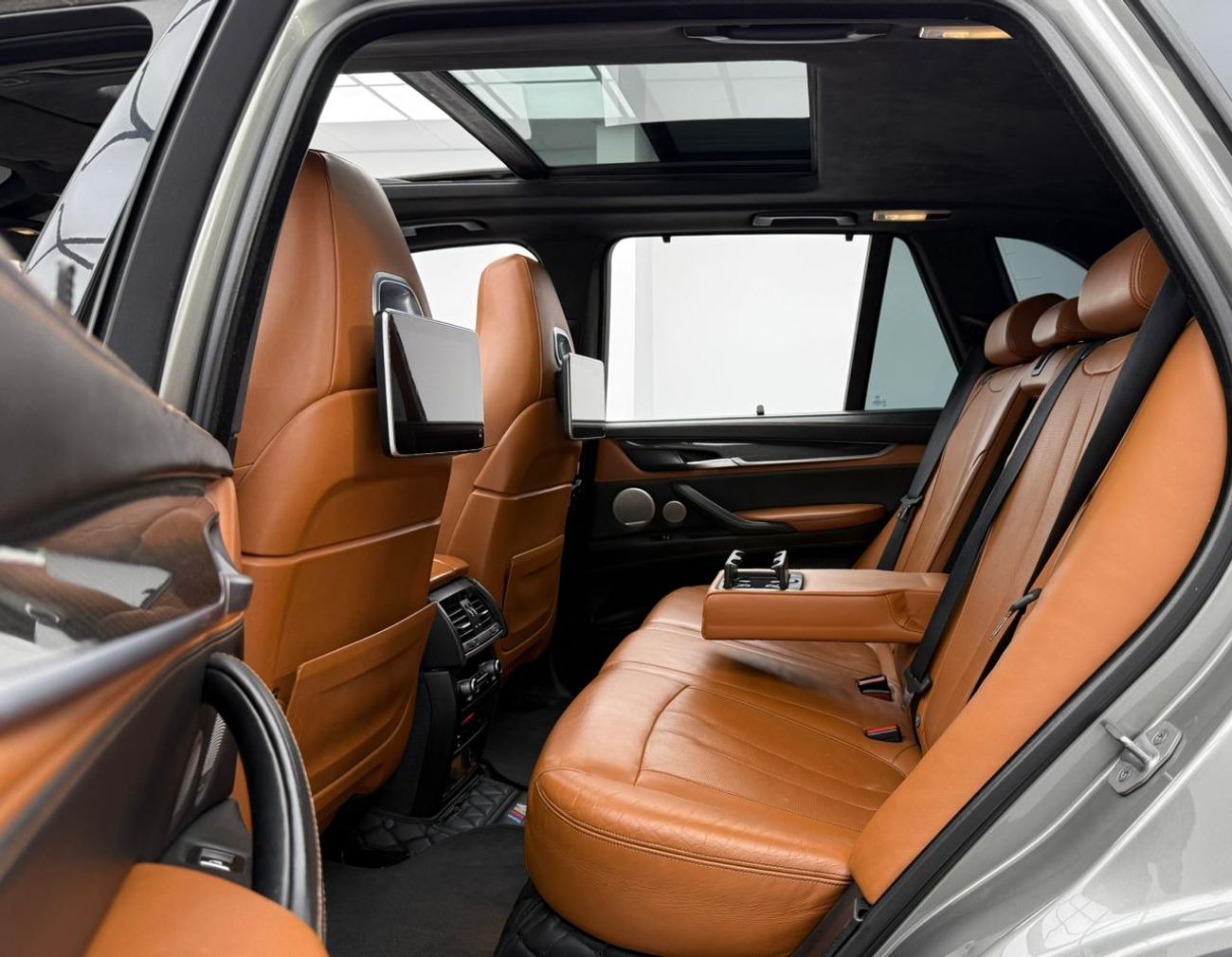 BMW X5M Std 4.4L 2017 BMW X5 M ,Warranty ,Full BMW Service History ,Excellent Condition ,GCC