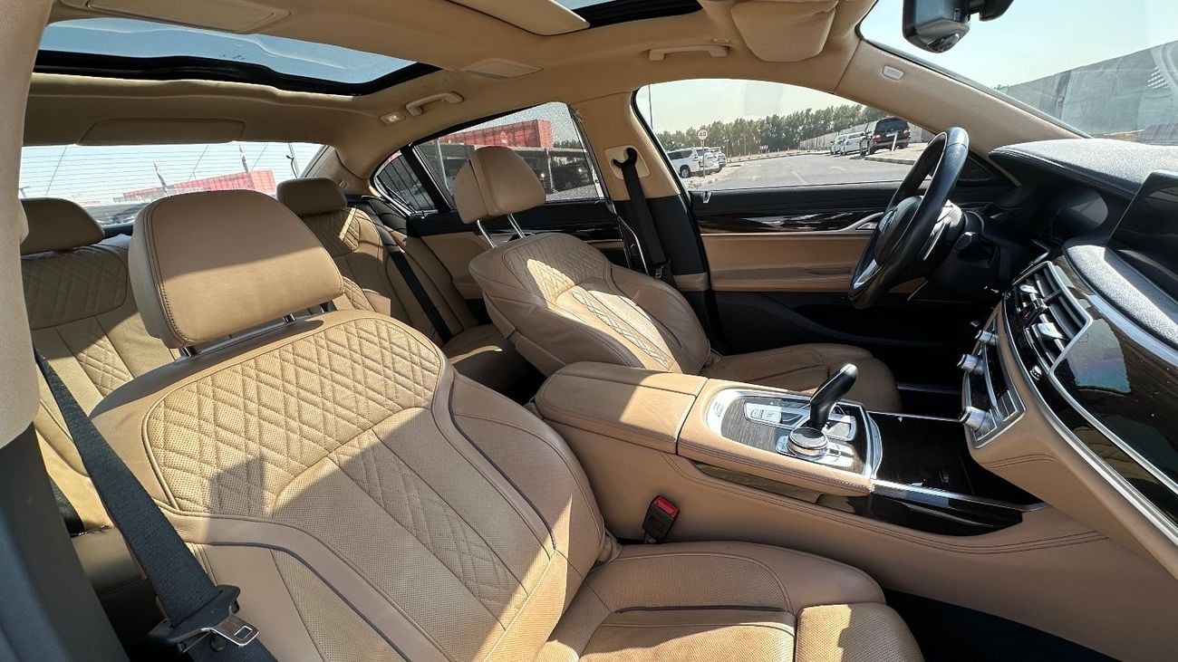 بي أم دبليو 740i 