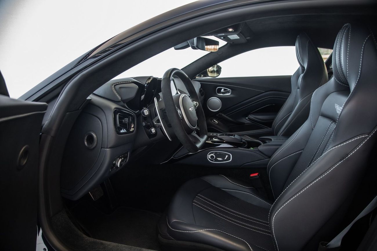 أستون مارتن فانتيج V8