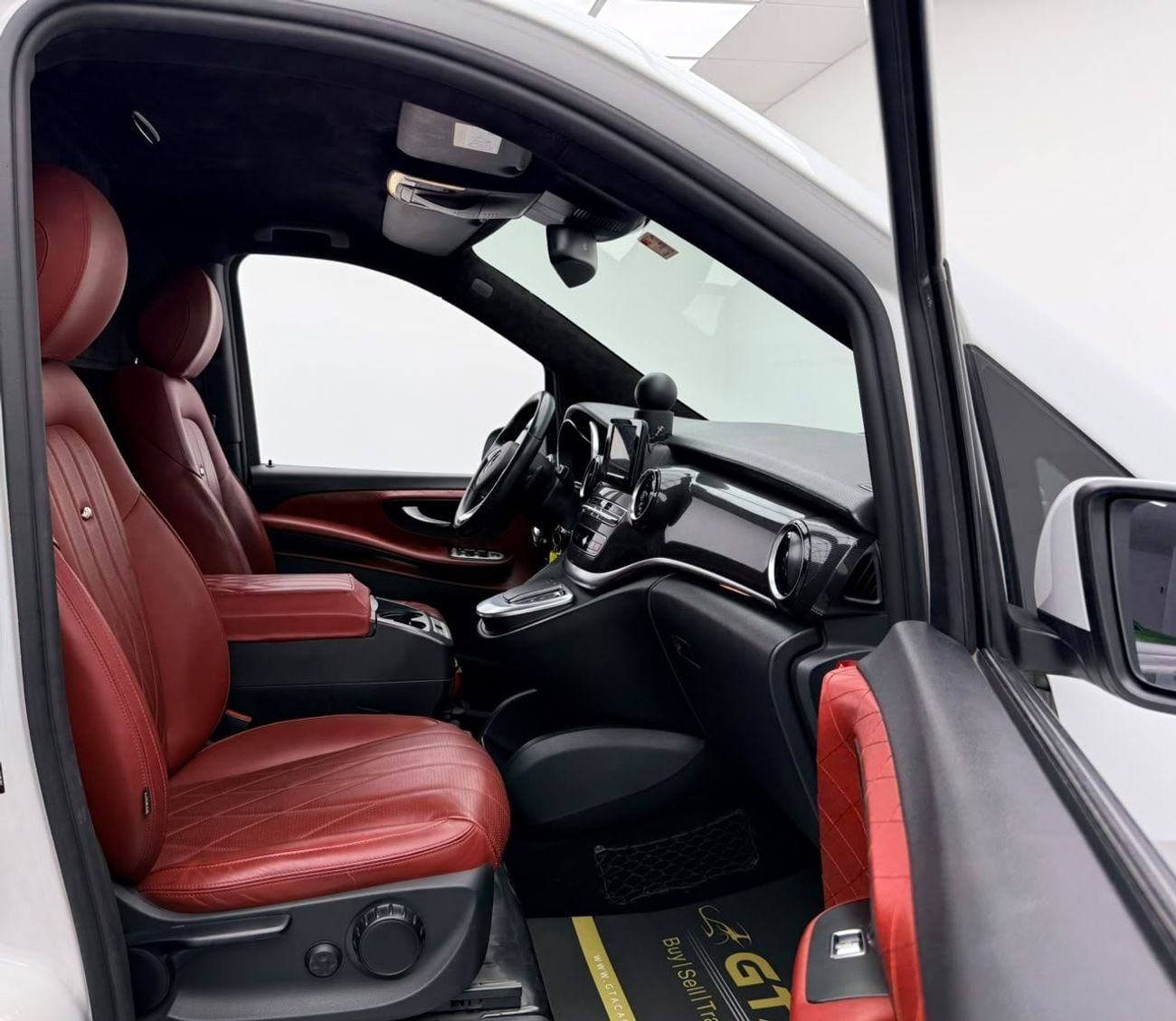 Mercedes Benz V 250 FALCON EDITION EXTRA LONG 2021 Mercedes-Benz V 250 Falcon Edition, Warranty, Full Mercedes service history, GCC Specs.