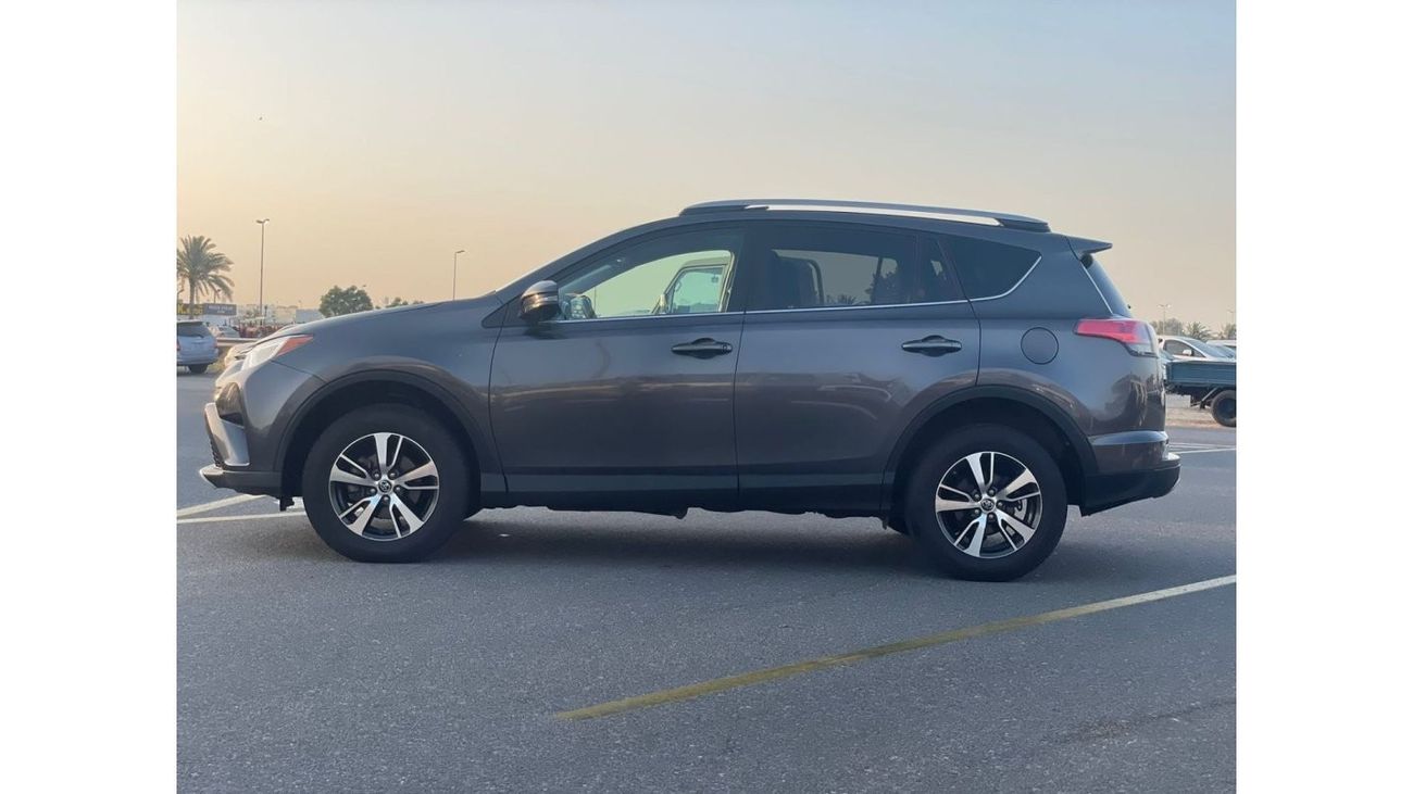 Toyota RAV4 2018 Toyota Rav4 2.5L V4 - Push Start and Auto Trunk Full Option With 2 keys -