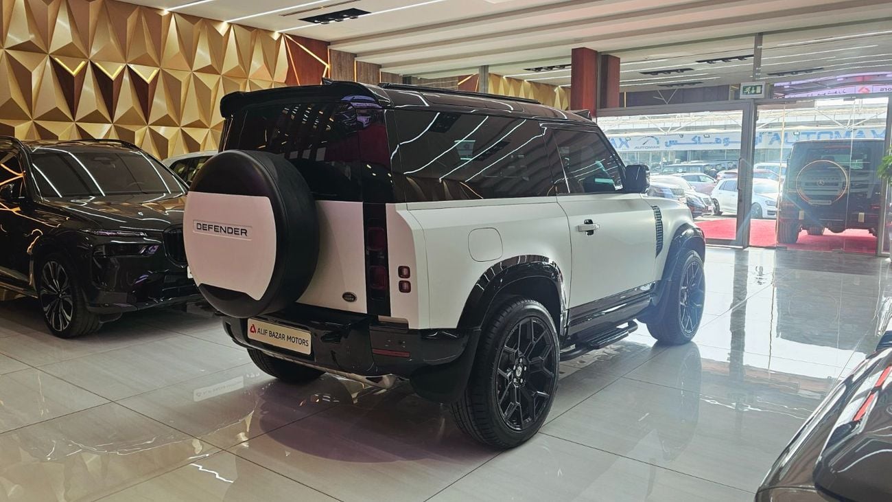 لاند روفر ديفندر 90 X-DYNAMIC SE P400 Land Rover Defender 90 SE P400 X Dynamic URBAN
