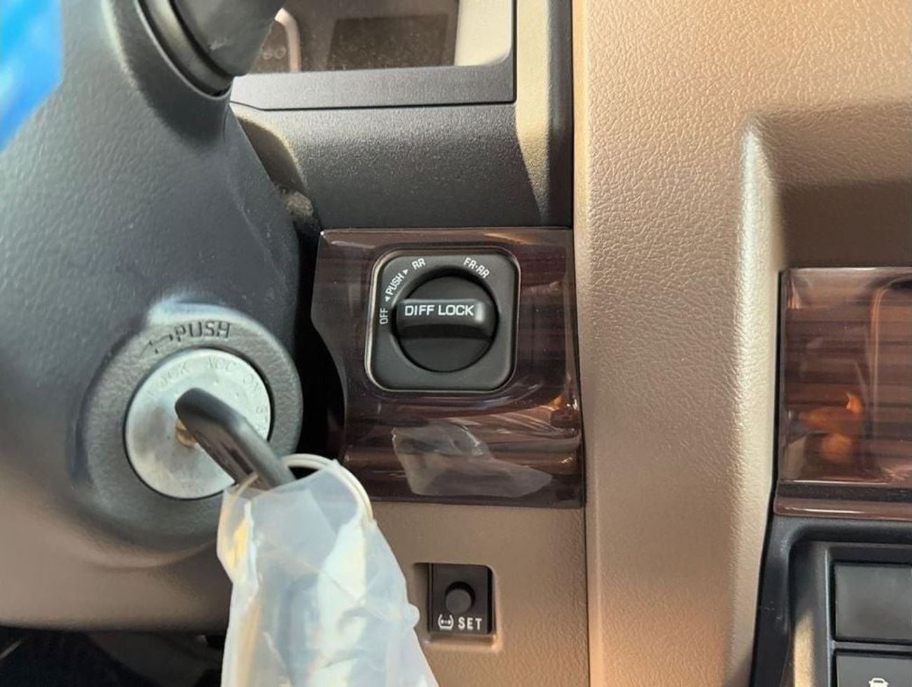 Toyota Land Cruiser Pick Up EXPORT ONLY - TOYOTA LC79 DOUBLE CABIN LX-Z A/T 4.0