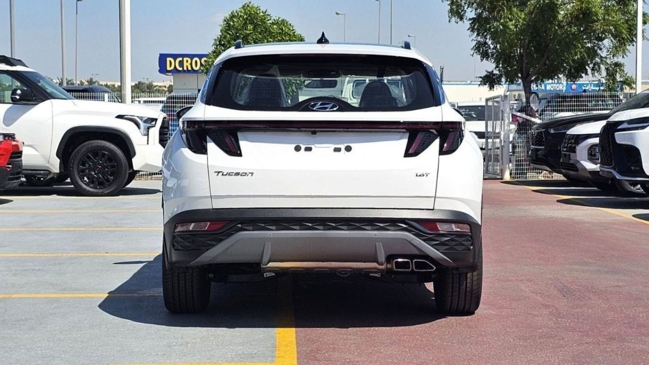 Hyundai Tucson Hyundai Tuscon 1600cc PETROL MO 4X2 WITH PANORAMIC SUNROOF (EXPORT ONLY)