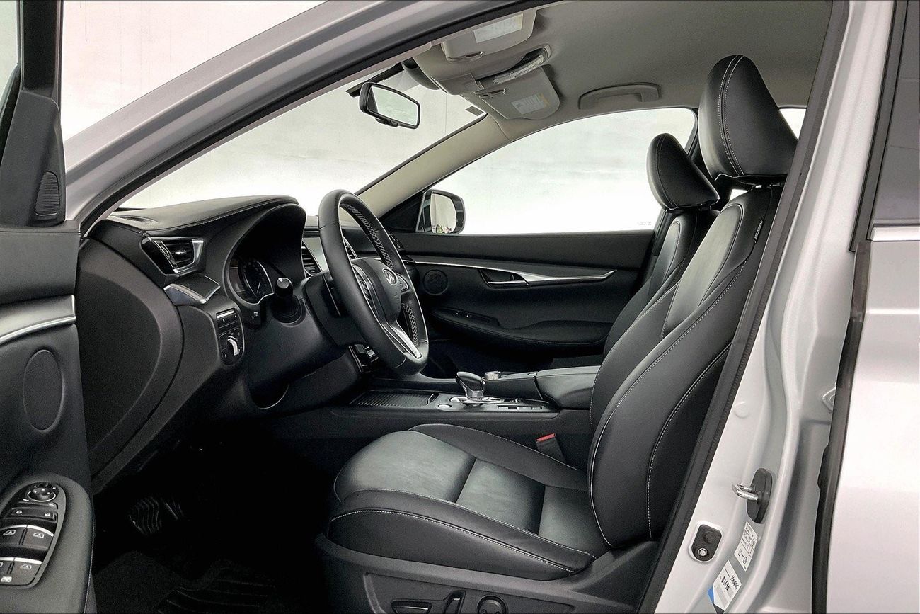 إنفينيتي QX50 Luxe | عرض العيد الحصري | خالية من أضرار الفيضانات