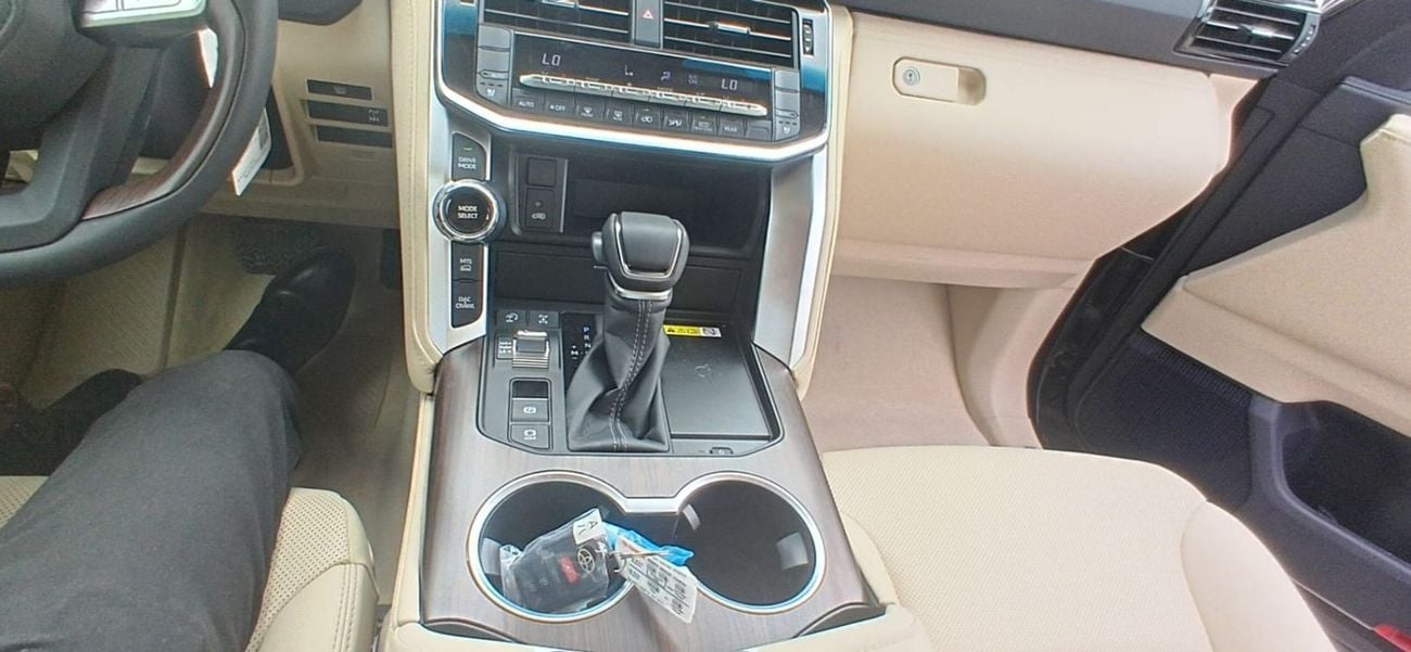 تويوتا لاند كروزر 2025 Toyota Land Cruiser LC300 GXR High-Option with Radar 7-Seater 3.5L V6 Twin Turbo Petrol A/T 4WD
