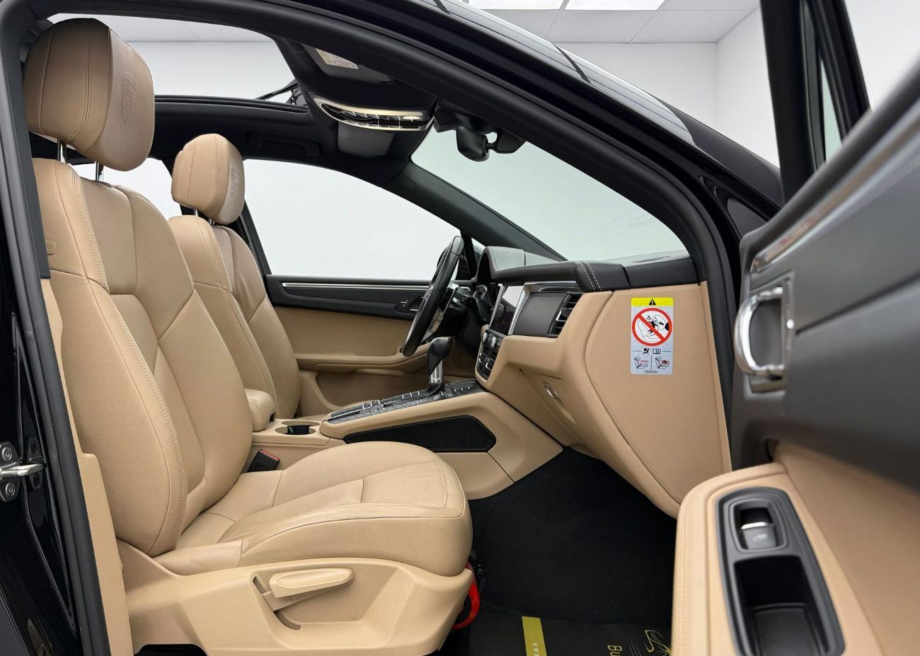 Porsche Macan Std 2.0L (252 HP) 2021 Porsche Macan, Agency Warranty 10/25, Agency Full Service History, GCC