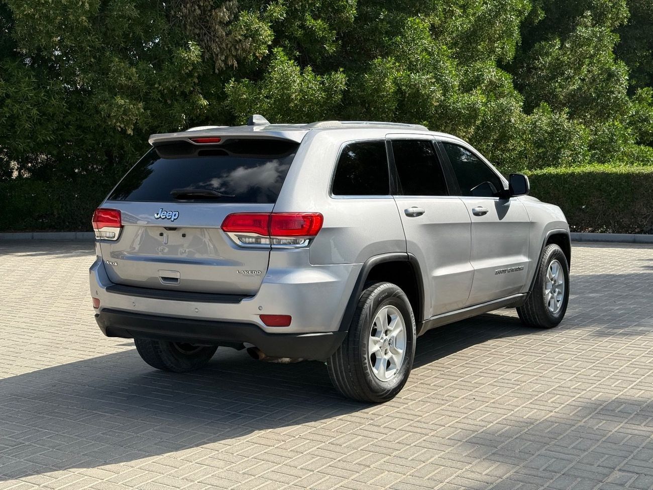 جيب جراند شيروكي Laredo 3.6L