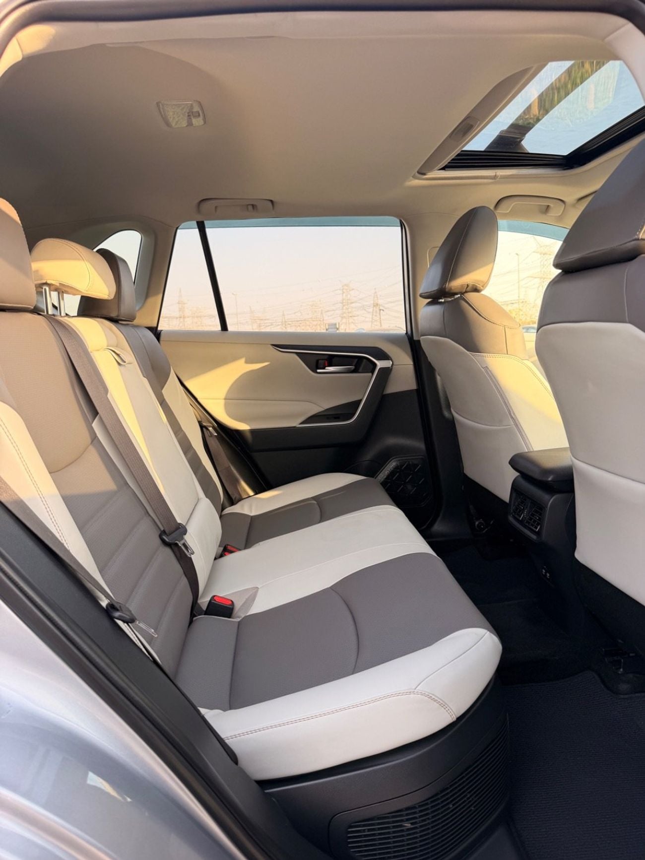 Toyota RAV4 Hybrid XLE 2.5L