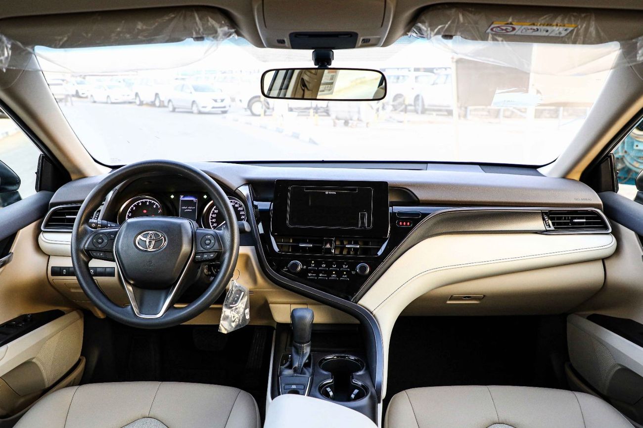 تويوتا كامري تويوتا كامري 2023 2.5 LE - أبيض بلاتيني لؤلؤي من الداخل بيج