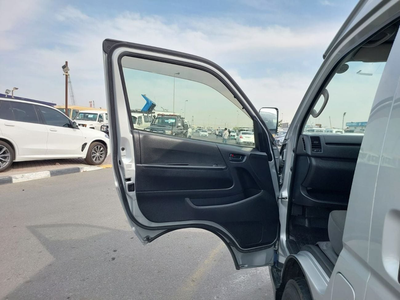 Toyota Hiace (RAMADAN OFFER) TOYOTA HIACE VAN RHD 2015 MODEL 3.0 L DIESEL AUTOMATIC(PM16503)