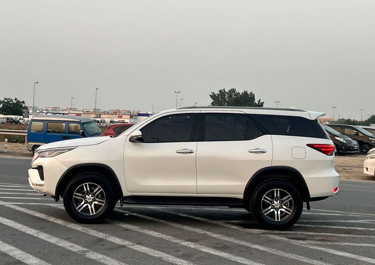 تويوتا فورتونر 2022  Toyota Fortuner EXR 2.7L (160 HP)V4 -AWD 4x4 - GCC Rear Sensor - Cruise Control