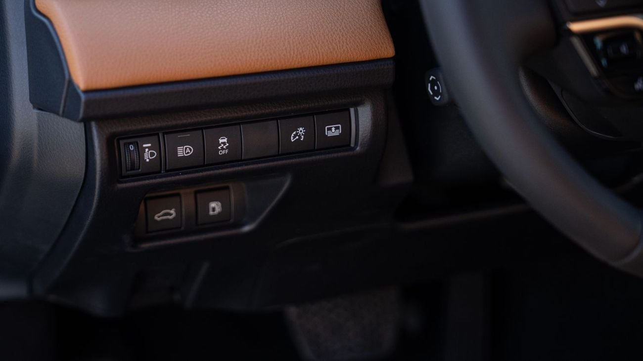 تويوتا كامري GLE 2.5L - Black Inside Yellow Brown