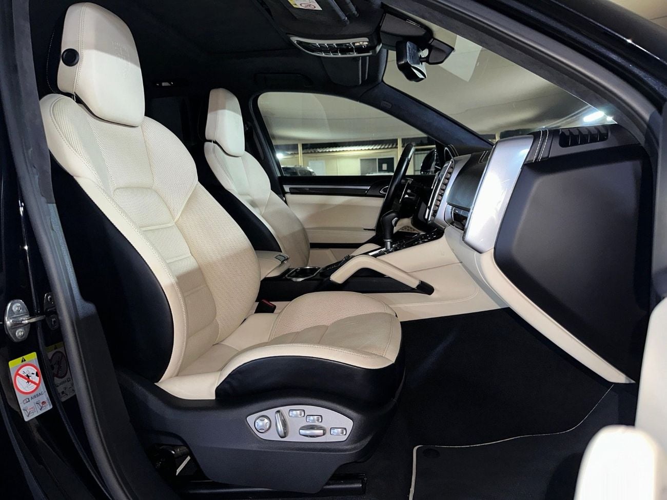 Porsche Cayenne TURBO S | CABRON INTERIOR PACKAGE | PORSCHE SPORTS EXHAUST SYSTEM | SUNROOF