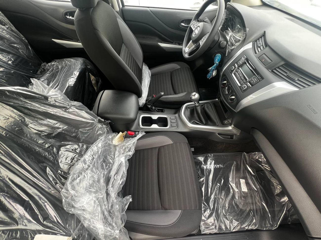 نيسان نافارا Std 2.5L RWD M/T