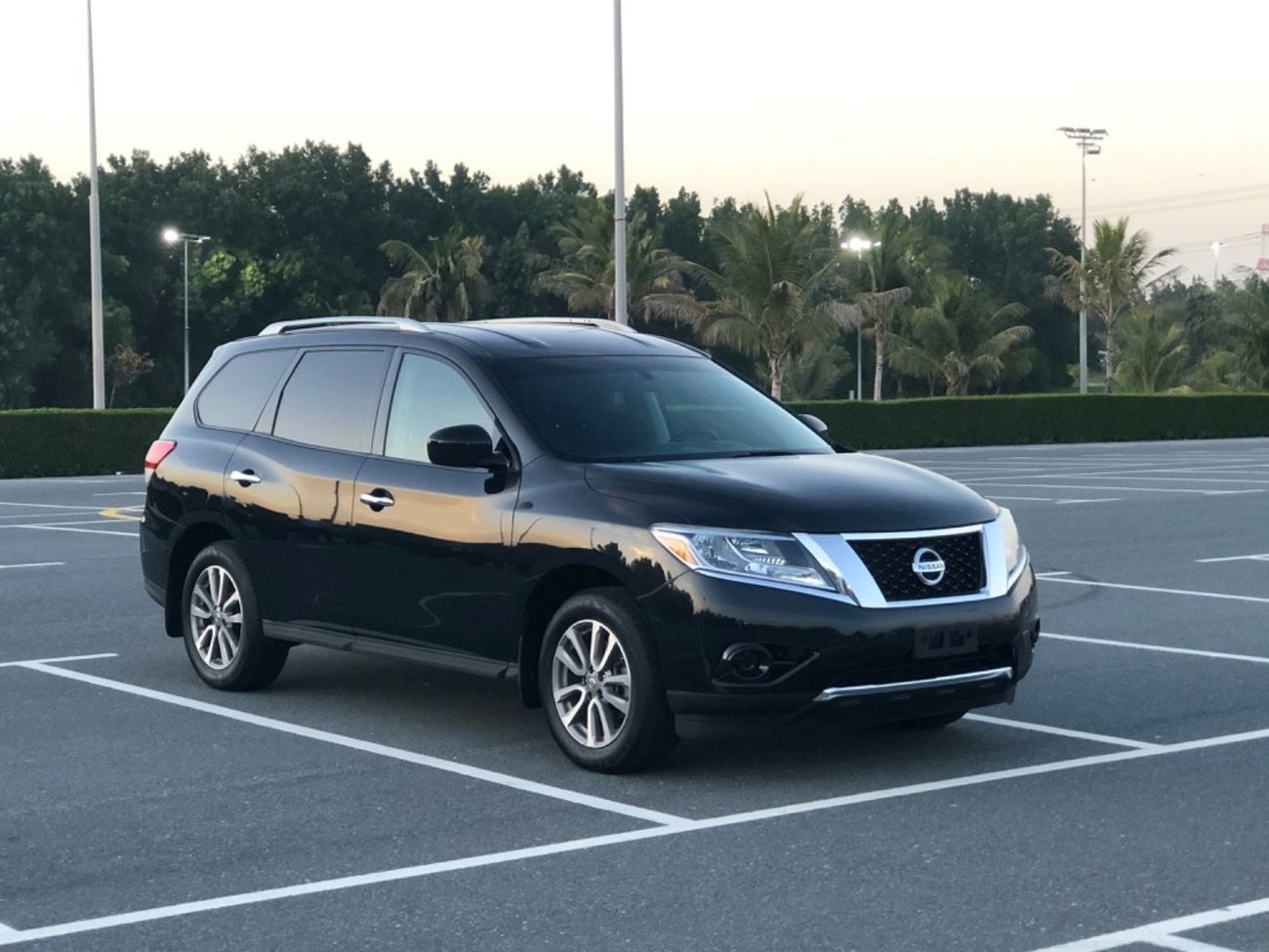 Nissan Pathfinder MODEL 2016 CAR PERFECT CONDITION INSIDE AND OUTSIDE NO ANY MECHANICAL ISSUES FULL