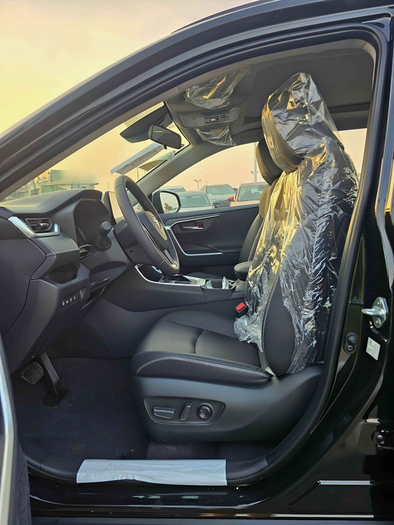 تويوتا راف ٤ STYLE PLUS /  2.0L Petrol / Driver Power Seat With Panoramic Roof / Chines Specs (CODE # 68056)