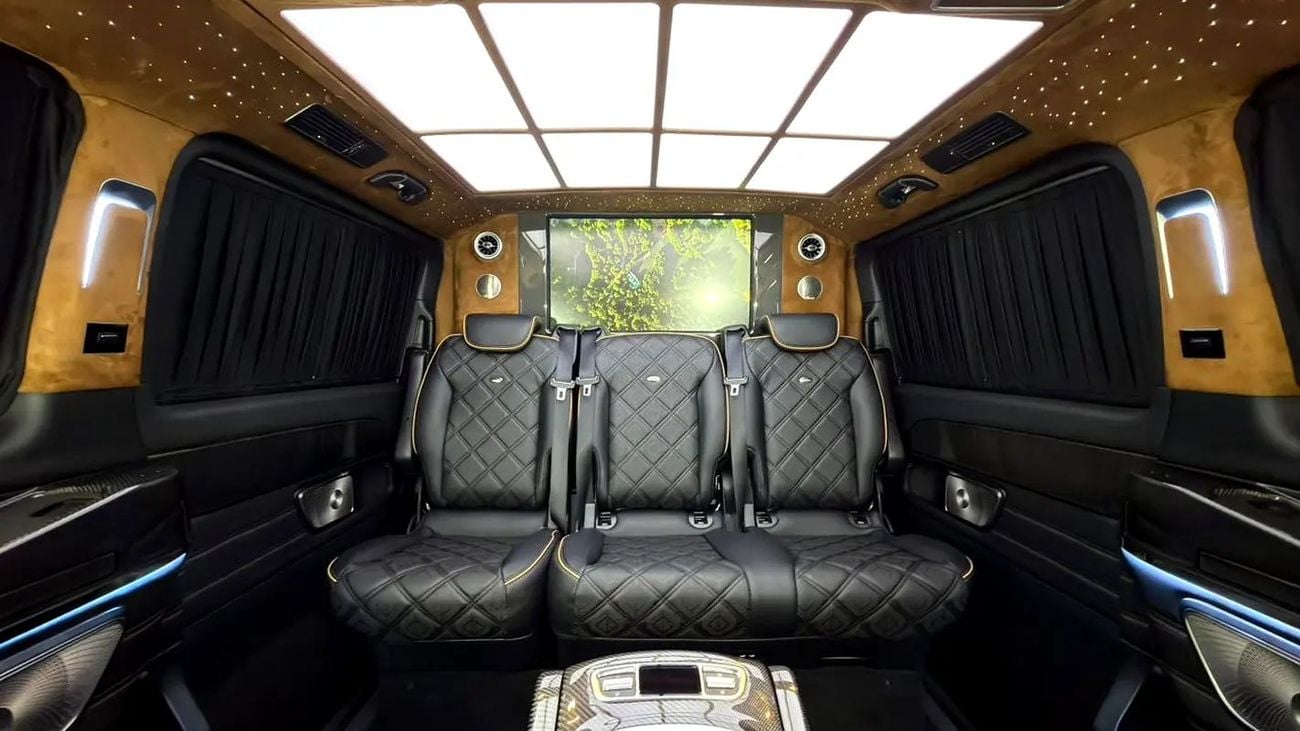 مرسيدس بنز V 300 ARRIVAL MODEL VIP MERCEDES GCC V300 with ADDITIONAL REAR AC - 2 Years Warranty by VLINE