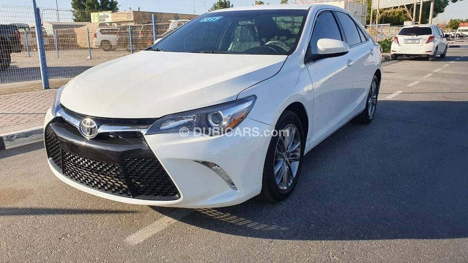 Toyota Camry SE, US Specs for sale: AED 36,000. White, 2017