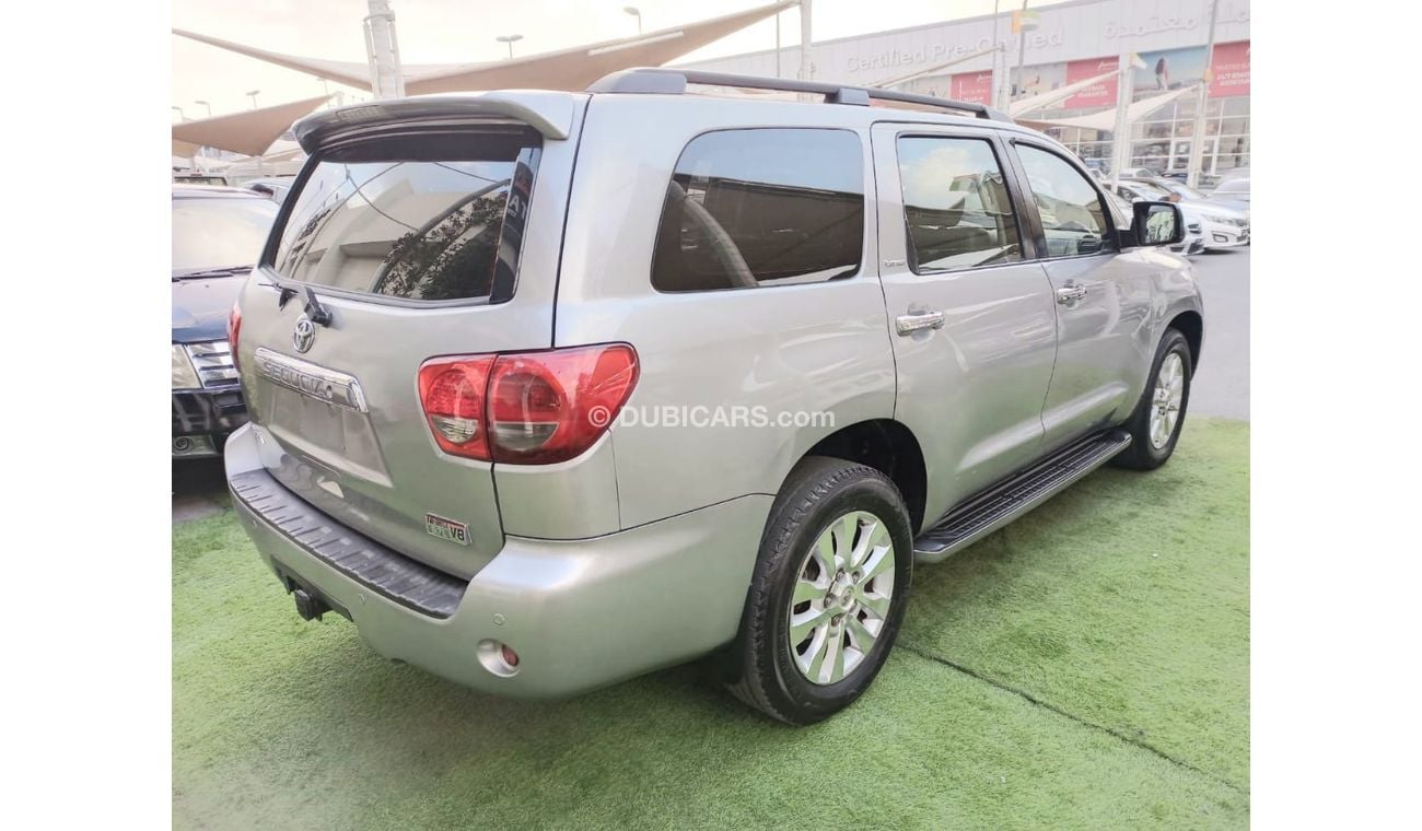 تويوتا سيكويا موديل 2009 لون سيلفر رقم واحد فتحة مثبت سرعة تحكم بحالة ممتازة لاتحتاج لأى مصاريف