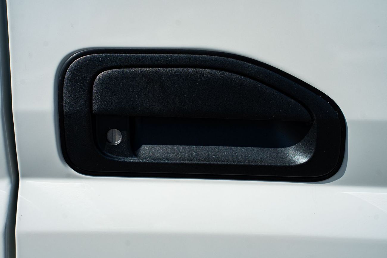 ميتسوبيشي كانتر فان Mitsubishi Fuso Dumb  Model 2026 4.2L Diesel With ABS