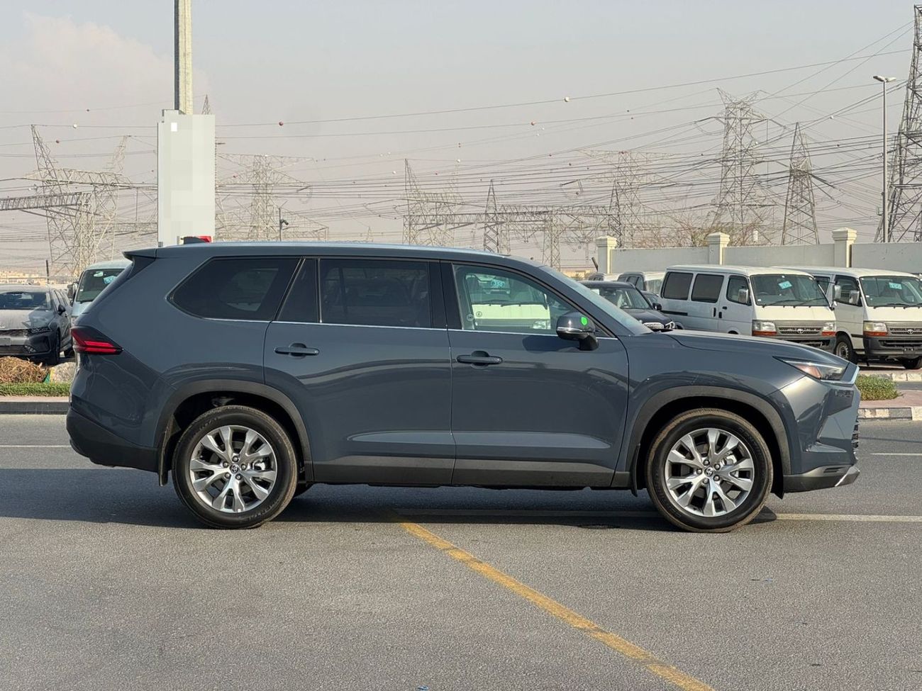 Toyota Grand Highlander 2025 Toyota Grand Highlander 2.5L Hybrid Limited AWD, Storm Grey/Black, Canadian Spec