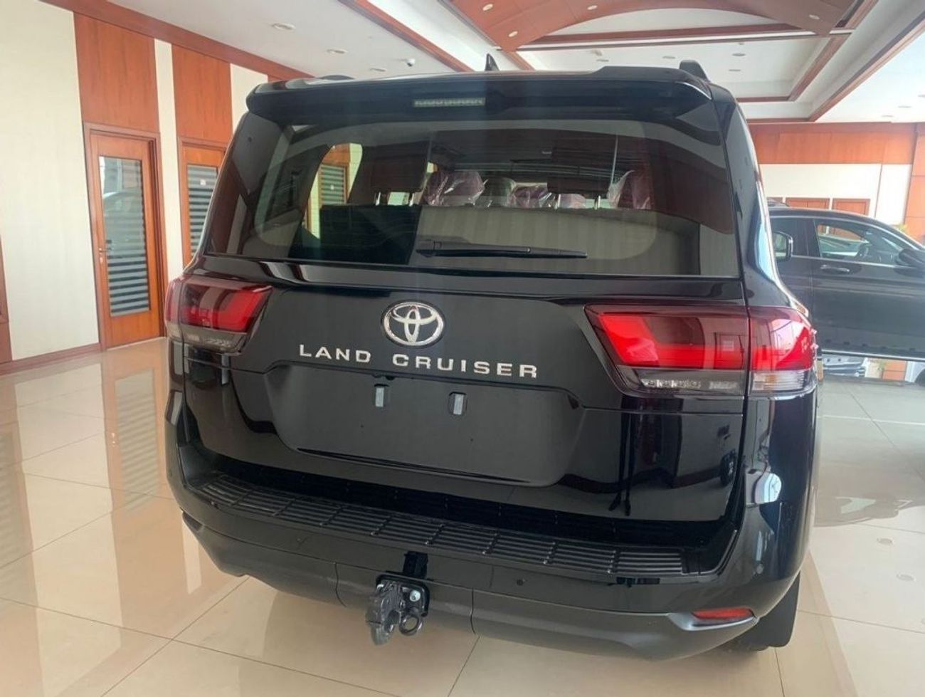 Toyota Land Cruiser EX.R 4.0L V6 BLACK INSIDE BLACK