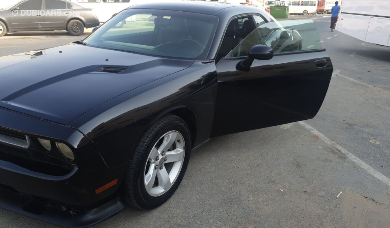 Dodge Challenger Amazing 5.7 L R/T 8 Cylinders