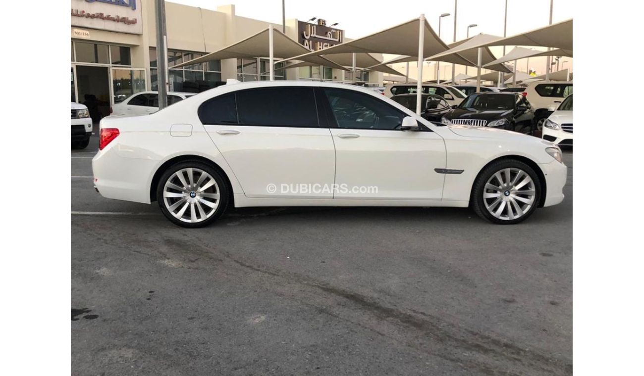 بي أم دبليو 750Li موديل 2010 خليجي فل مواصفات شاشات خلفيه  تحديد مسار مالك واحد بصمه 5 كاميرات