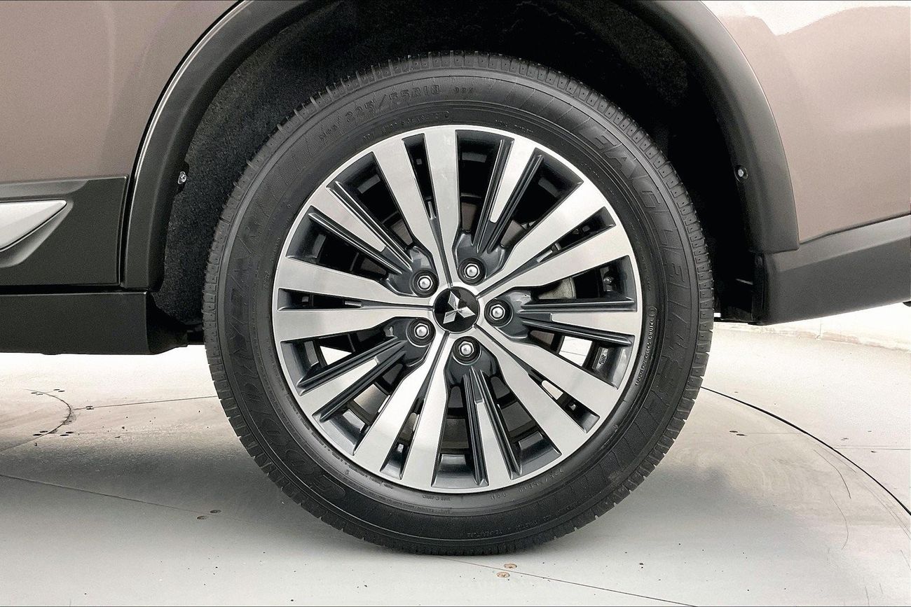 Mitsubishi Outlander GLX Midline| 1 year free warranty | Flood Free