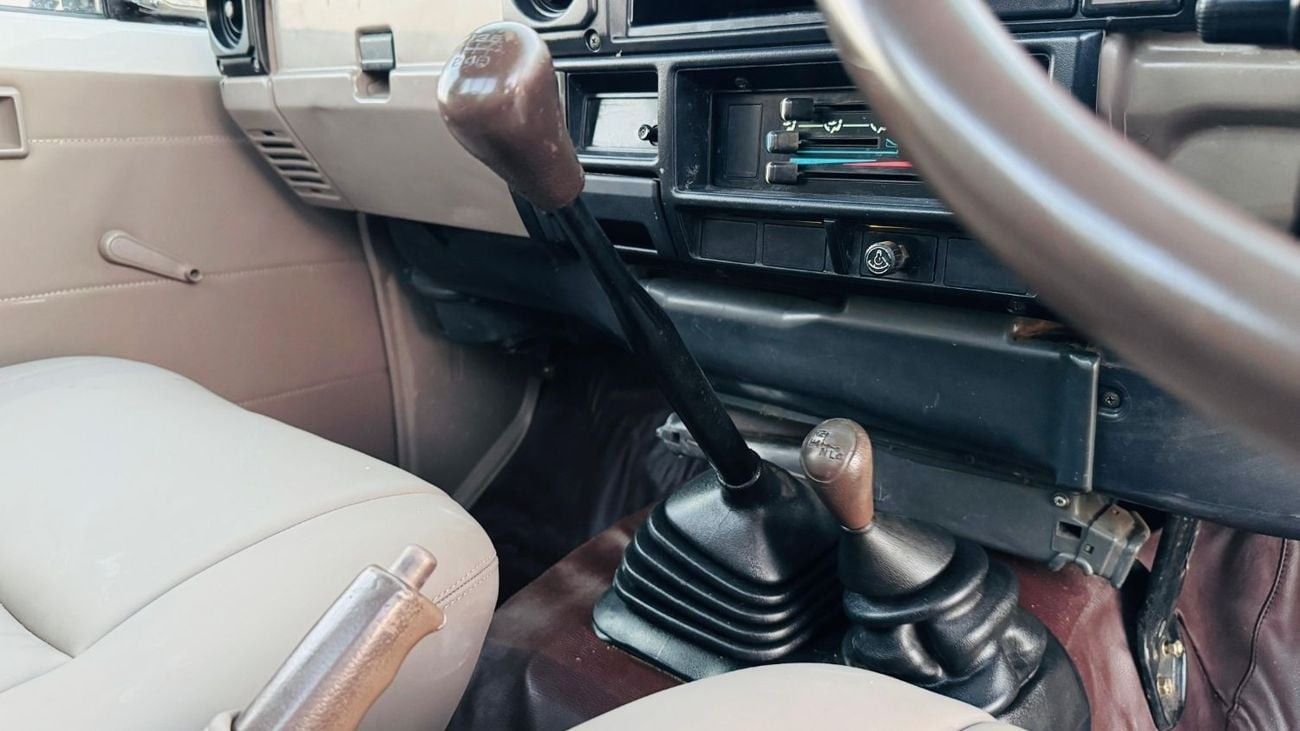 Toyota Land Cruiser Pick Up SINGLE CABIN | RHD | BULL BAR | 4.2L DIESEL ENGINE | MANUAL TRANSMISSION | 1995