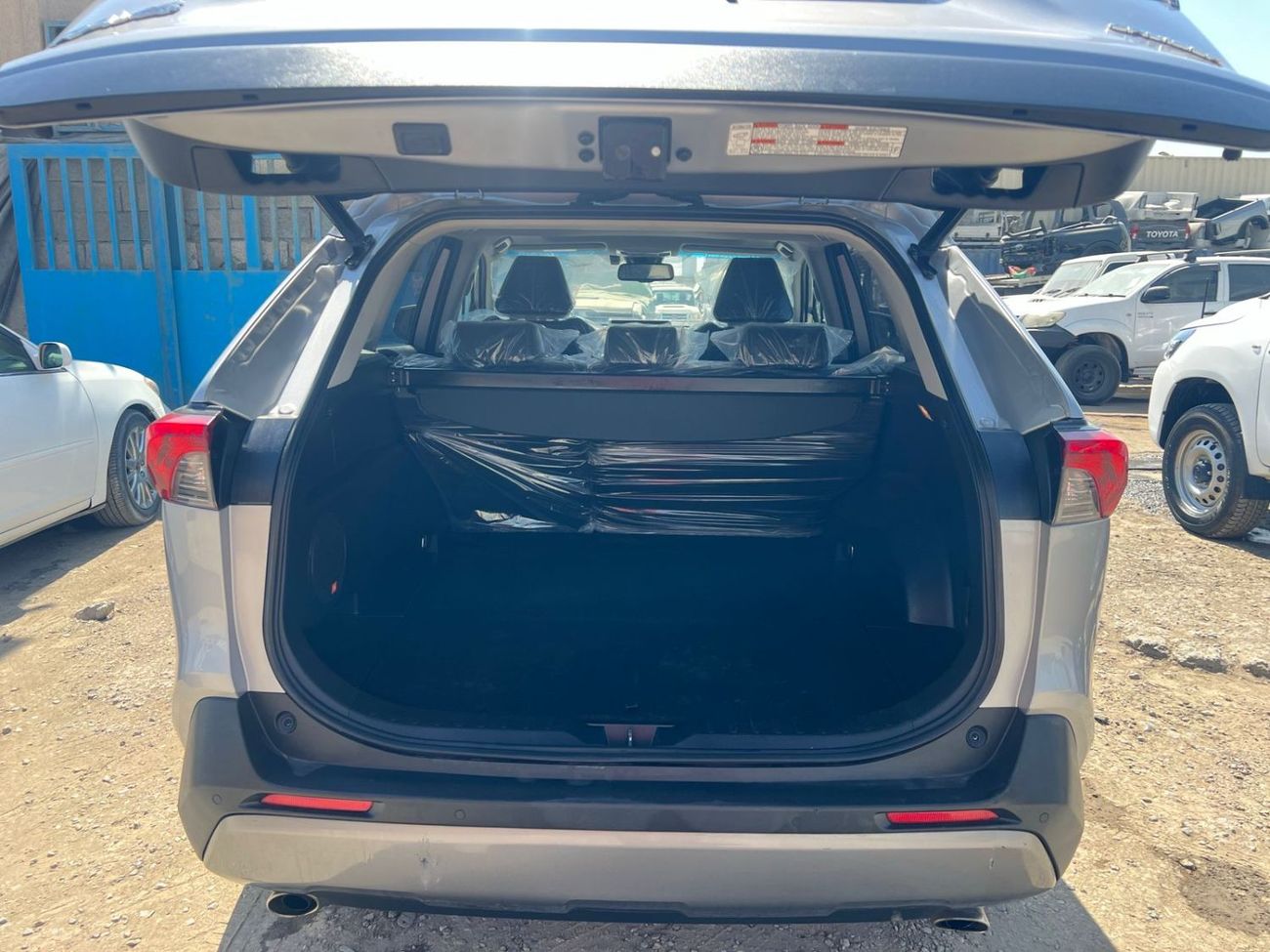 تويوتا راف ٤ EXPORT ONLY 2.0 ENGINE PETROL ENGINE 2WD FULL OPTION RAV4 CRUISER