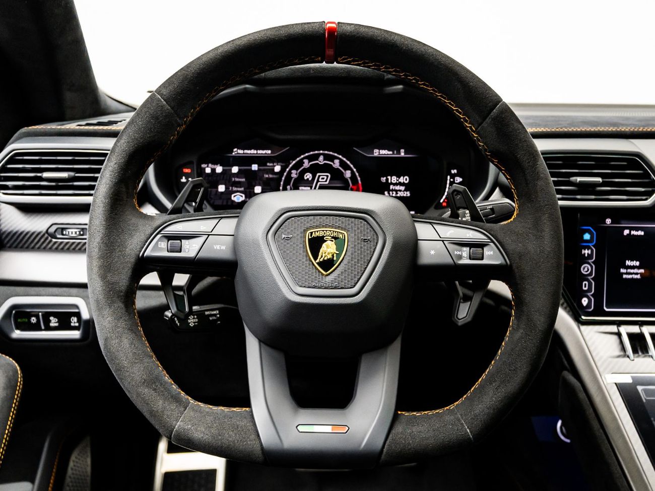 لامبورغيني اوروس 4.0T V8 Performante