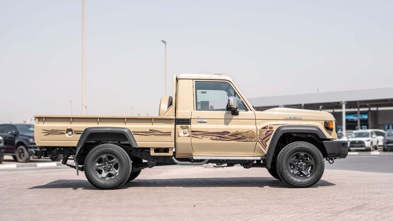 تويوتا لاند كروزر بيك آب 2026 Toyota Land Cruiser LC 79 2.8L MT Diesel (Beige-Brown)
