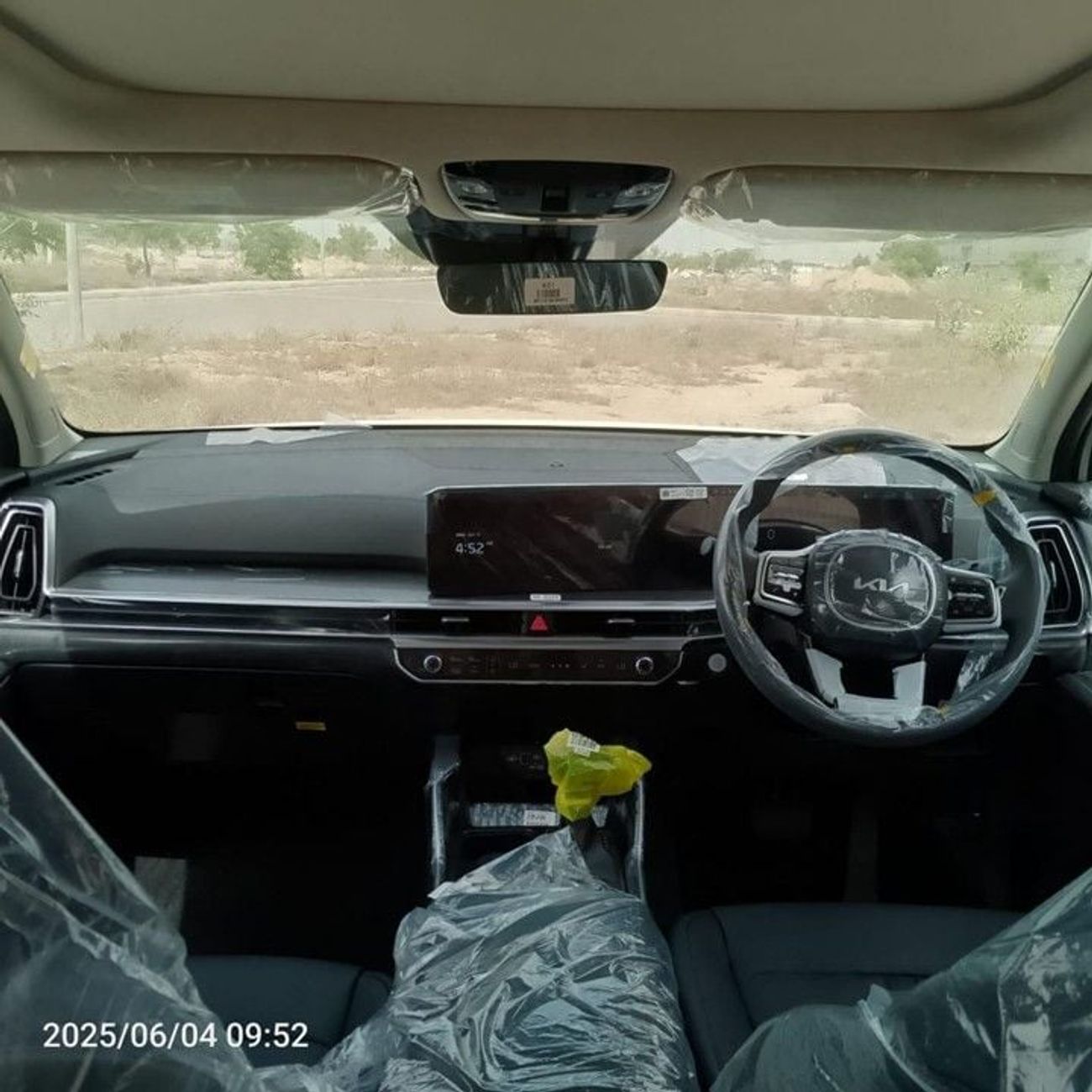 كيا سورينتو Kia Sorento 3.5L V6 FWD Petrol