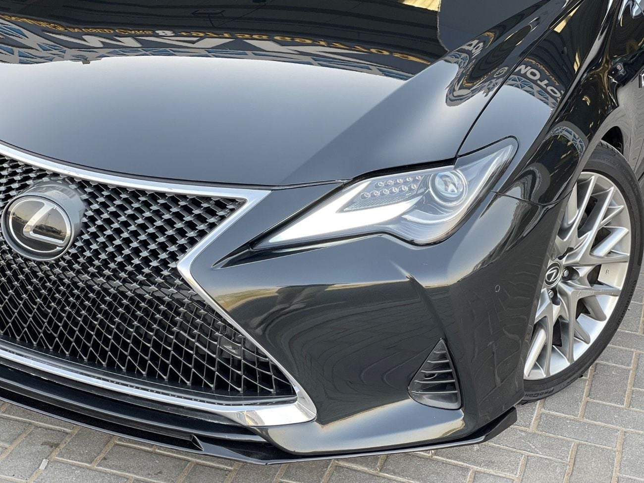 لكزس RC 350 F SPORT PLATINUM 3.5L V6 / SUNROOF / RADAR / REAR WHEEL DRIVE / BIG RIMS / COOLING AND HEATING SEATS