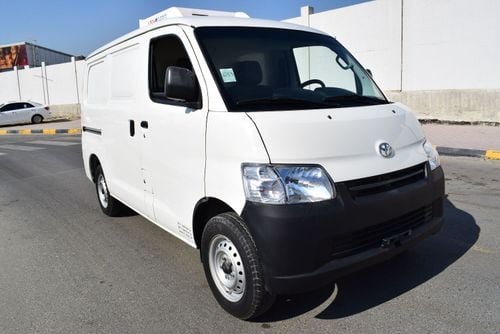 تويوتا لايت آيس Chiller Van