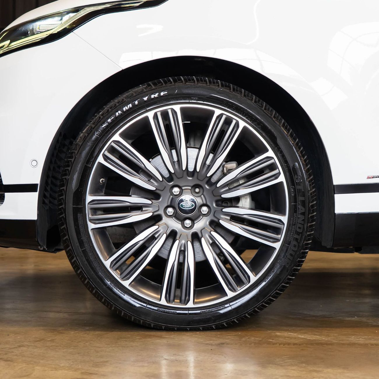 لاند روفر رينج روفر فيلار P380 R-Dynamic SE 3.0L (375 HP) AED 2,565 pm • 0% Downpayment • Velar P380 HSE R-Dynamic • 1 Year Wa