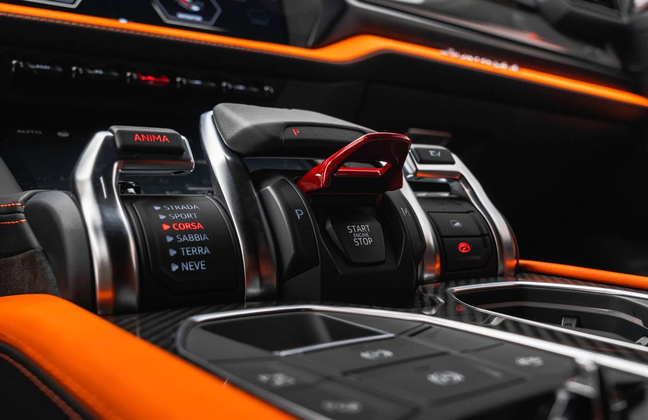 لامبورغيني اوروس 4.0L V8 Twin-Turbocharged Engine + eMotors