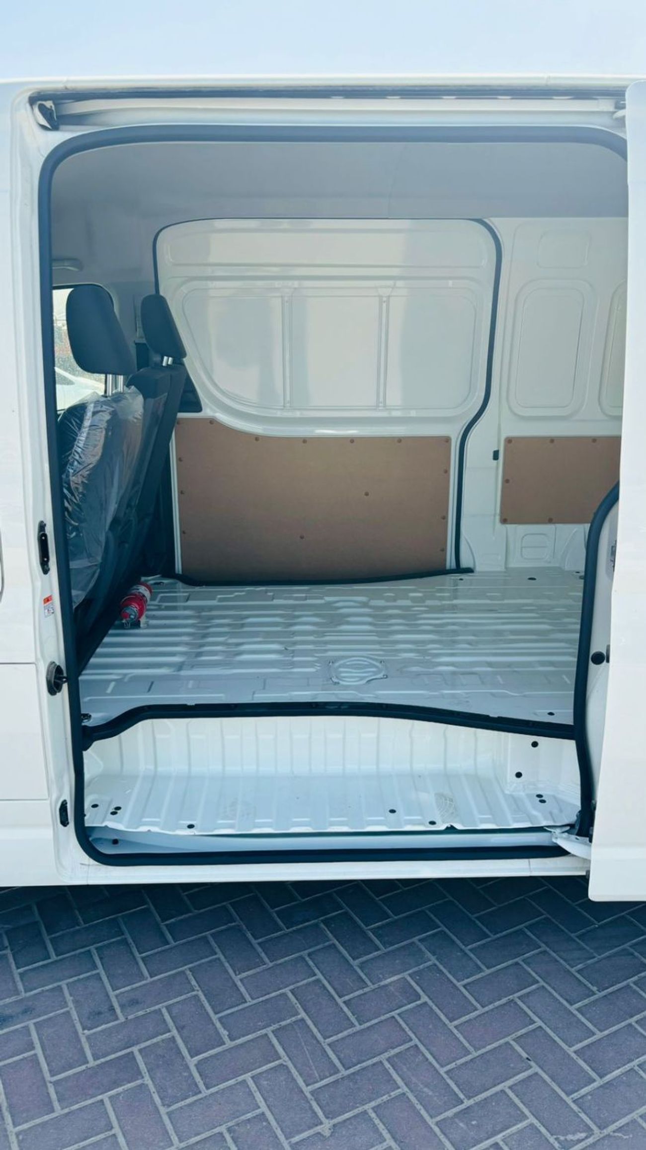 تويوتا هاياس ECT0044 - Toyota Hiace High Roof Cargo Van - 3.5L Petrol Auto - Swing Door (2 Doors)