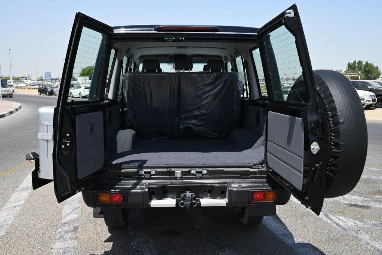 تويوتا لاند كروزر 70 2024 TOYOTA LAND CRUISER 76 HARDTOP 4.0L 4WD 6-SEATER MT