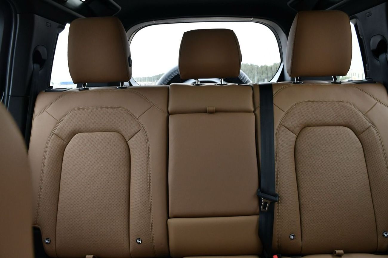 Land Rover Defender P400 90 HSE 3.0L (6 Seater) Land Rover Defender X dynamic HSE P400 V6 110  GCC 5 years warranty